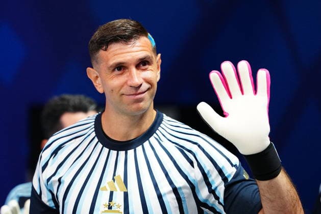 Argentina v Egypt - FIFA World Cup, WM, Weltmeisterschaft, Fussball 2026 - Round of 16 ATLANTA, USA - JULY 07: Emiliano Martinez of Argentina takes the pitch prior the 2026 FIFA World Cup Round of 16 match between Argentina and Egypt at Mercedes-Benz Stadium (Atlanta Stadium) in Atlanta, Georgia, United States on July 07, 2026. Evrim Aydin Anadolu Georgia United States. Editorial use only. Please get in touch for any other usage.  Copyright: x2026xAnadoluxEvrimxAydinx