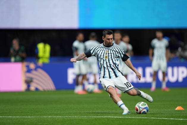 Argentina striker Leo Messi warms up before the 2026 World Cup Round of 16 match between Argentina and Egypt at Atlanta Stadium, US, 7 July 20263. Argentina vs Egypt !ACHTUNG: NUR REDAKTIONELLE NUTZUNG!  Copyright: xAlbertoxBoalx GRAF2779 20260707-55020828477_1
