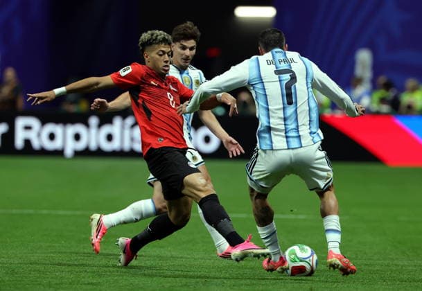 FIFA World Cup, WM, Weltmeisterschaft, Fussball 2026 - Round of 16 - Argentina vs Egypt Emam Ashour of Egypt (L) in action during the FIFA World Cup 2026 Round of 16 match Argentina against Egypt, in Atlanta, USA, 07 July 2026. ATLANTA United States  Copyright: xCRISTOBALxHERRERA-ULASHKEVICHx