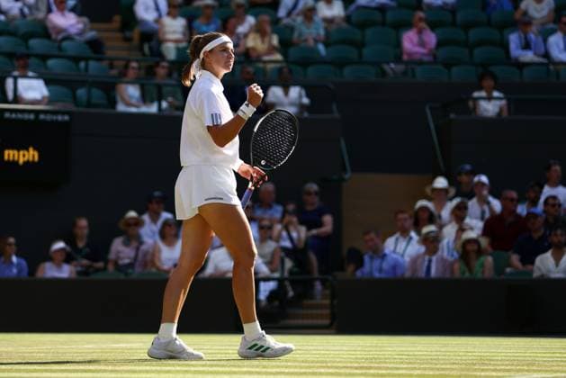 Karolina Muchova celebrates during her quarter-final match Wimbledon Tennis Championships, Day 9, The All England Lawn Tennis and Croquet Club, London, UK - 07 Jul 2026London The All England Lawn Tennis and United Kingdom  Copyright: xKieranxMcManus Shutterstockx 16978030bl