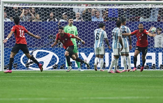 FIFA World Cup, WM, Weltmeisterschaft, Fussball 2026 - Round of 16 - Argentina vs Egypt Yasser Ibrahim of Egypt (C) celebrates with teammates after scoring the 0-1 opening goal during the FIFA World Cup 2026 Round of 16 match Argentina against Egypt, in Atlanta, USA, 07 July 2026. ATLANTA United States  Copyright: xRONALDxWITTEKx