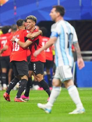 Argentina v Egypt - FIFA World Cup, WM, Weltmeisterschaft, Fussball 2026 - Round of 16 ATLANTA, USA - JULY 07: Mohamed Salah (10) of Egypt celebrates after Yasser Ibrahim s goal during the 2026 FIFA World Cup Round of 16 match between Argentina and Egypt at Mercedes-Benz Stadium (Atlanta Stadium) in Atlanta, Georgia, United States on July 07, 2026. Evrim Aydin Anadolu Georgia United States. Editorial use only. Please get in touch for any other usage.  Copyright: x2026xAnadoluxEvrimxAydinx