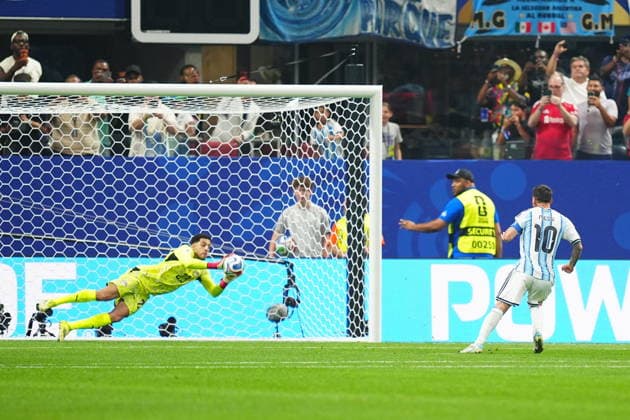 Argentina v Egypt - FIFA World Cup, WM, Weltmeisterschaft, Fussball 2026 - Round of 16 ATLANTA, USA - JULY 07: Lionel Messi (10) of Argentina misses a penalty shot during the 2026 FIFA World Cup Round of 16 match between Argentina and Egypt at Mercedes-Benz Stadium (Atlanta Stadium) in Atlanta, Georgia, United States on July 07, 2026. Evrim Aydin Anadolu Georgia United States. Editorial use only. Please get in touch for any other usage.  Copyright: x2026xAnadoluxEvrimxAydinx