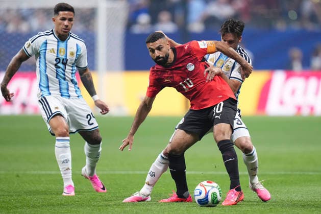 July 7, 2026, Atlanta, Georgia, United States: Mohamed Salah of Egypy and Nicolas Tagliafico of Argentina compete for the ball during the FIFA World Cup, WM, Weltmeisterschaft, Fussball 2026 Round of 16 match between Argentina and Egypt at Atlanta Stadium on July 07, 2026 in Atlanta, Georgia. Atlanta United States - ZUMAa181 20260707_zaa_a181_009 Copyright: xJosexBretonx