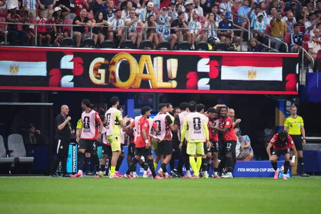 Argentina v Egypt - FIFA World Cup, WM, Weltmeisterschaft, Fussball 2026 - Round of 16 ATLANTA, USA - JULY 07: Yasser Ibrahim (2) of Egypy celebrates with teammates after scoring his team s first goal during the 2026 FIFA World Cup Round of 16 match between Argentina and Egypt at Mercedes-Benz Stadium (Atlanta Stadium) in Atlanta, Georgia, United States on July 07, 2026. Jose Hernandez Anadolu Georgia United States. Editorial use only. Please get in touch for any other usage.  Copyright: x2026xAnadoluxJosexHernandezx
