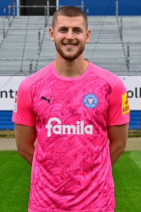 07.07.2026, Fußball, Herren, 2.BL (Bundesliga), Saison 2026 2027, Holstein Kiel, KSV, Media Day, Portraitshooting, Mannschaftsshooting Torwart Timon Weiner Kiel Holstein-Stadion Schleswig-Holstein Deutschland *** July 7, 2026, Soccer, Men s, 2nd Division Bundesliga, 2026–2027 Season, Holstein Kiel, KSV, Media Day, Portrait Shoot, Team Photo Shoot, Goalie Timon Weiner, Kiel Holstein Stadium, Schleswig-Holstein, Germany
