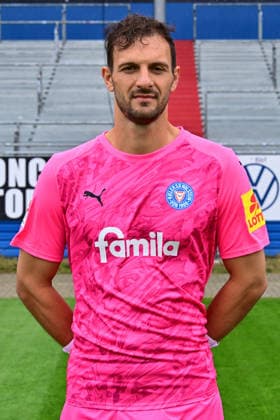 07.07.2026, Fußball, Herren, 2.BL (Bundesliga), Saison 2026 2027, Holstein Kiel, KSV, Media Day, Portraitshooting, Mannschaftsshooting Torwart Marcel Engelhardt Kiel Holstein-Stadion Schleswig-Holstein Deutschland *** July 7, 2026, Soccer, Men s, 2nd Division Bundesliga, 2026–2027 Season, Holstein Kiel, KSV, Media Day, Portrait Shoot, Team Photo Shoot, Goalie Marcel Engelhardt, Kiel Holstein Stadium, Schleswig-Holstein, Germany