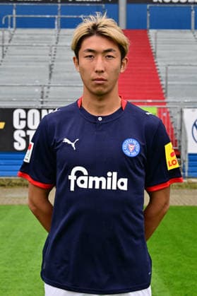 07.07.2026, Fußball, Herren, 2.BL (Bundesliga), Saison 2026 2027, Holstein Kiel, KSV, Media Day, Portraitshooting, Mannschaftsshooting Hiroki Sekine Kiel Holstein-Stadion Schleswig-Holstein Deutschland *** July 7, 2026, Soccer, Men s, 2nd Division Bundesliga, 2026–2027 Season, Holstein Kiel, KSV, Media Day, Portrait Shoot, Team Photo Shoot, Hiroki Sekine, Kiel Holstein Stadium, Schleswig-Holstein, Germany