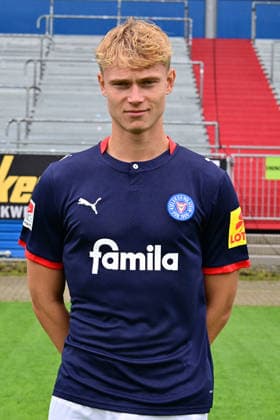 07.07.2026, Fußball, Herren, 2.BL (Bundesliga), Saison 2026 2027, Holstein Kiel, KSV, Media Day, Portraitshooting, Mannschaftsshooting Kasper Davidsen Kiel Holstein-Stadion Schleswig-Holstein Deutschland *** July 7, 2026, Soccer, Men s, 2nd Division Bundesliga, 2026–2027 Season, Holstein Kiel, KSV, Media Day, Portrait Shoot, Team Photo Shoot, Kasper Davidsen, Kiel Holstein Stadium, Schleswig-Holstein, Germany