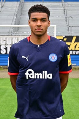 07.07.2026, Fußball, Herren, 2.BL (Bundesliga), Saison 2026 2027, Holstein Kiel, KSV, Media Day, Portraitshooting, Mannschaftsshooting Ikem Ugoh Kiel Holstein-Stadion Schleswig-Holstein Deutschland *** July 7, 2026, Soccer, Men s, 2nd Division Bundesliga, 2026–2027 Season, Holstein Kiel, KSV, Media Day, Portrait Shoot, Team Photo Shoot, Ikem Ugoh, Kiel Holstein Stadium, Schleswig-Holstein, Germany