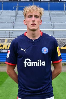 07.07.2026, Fußball, Herren, 2.BL (Bundesliga), Saison 2026 2027, Holstein Kiel, KSV, Media Day, Portraitshooting, Mannschaftsshooting Caspar Medlin Kiel Holstein-Stadion Schleswig-Holstein Deutschland *** July 7, 2026, Soccer, Men s, 2nd Bundesliga, 2026–2027 Season, Holstein Kiel, KSV, Media Day, Portrait Shoot, Team Photo Shoot, Caspar Medlin, Kiel, Holstein Stadium, Schleswig-Holstein, Germany