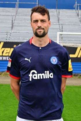 07.07.2026, Fußball, Herren, 2.BL (Bundesliga), Saison 2026 2027, Holstein Kiel, KSV, Media Day, Portraitshooting, Mannschaftsshooting Jonas Meffert Kiel Holstein-Stadion Schleswig-Holstein Deutschland *** July 7, 2026, Soccer, Men s, 2nd Division Bundesliga, 2026–2027 Season, Holstein Kiel, KSV, Media Day, Portrait Shoot, Team Photo Shoot, Jonas Meffert, Kiel, Holstein Stadium, Schleswig-Holstein, Germany