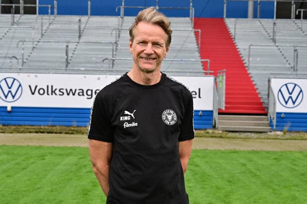 07.07.2026, Fußball, Herren, 2.BL (Bundesliga), Saison 2026 2027, Holstein Kiel, KSV, Media Day, Portraitshooting, Mannschaftsshooting Mannschaftsarzt Dr. Andre Hönig Kiel Holstein-Stadion Schleswig-Holstein Deutschland *** July 7, 2026, Soccer, Men s, 2nd Division Bundesliga, 2026–2027 Season, Holstein Kiel, KSV, Media Day, Portrait Shoot, Team Photo Shoot, Team Doctor Dr. Andre Hönig, Kiel Holstein Stadium, Schleswig-Holstein, Germany