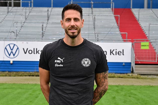 07.07.2026, Fußball, Herren, 2.BL (Bundesliga), Saison 2026 2027, Holstein Kiel, KSV, Media Day, Portraitshooting, Mannschaftsshooting Athletiktrainer Tim Graf Kiel Holstein-Stadion Schleswig-Holstein Deutschland *** July 7, 2026, Soccer, Men s, 2nd Bundesliga, 2026–2027 Season, Holstein Kiel, KSV, Media Day, Portrait Shoot, Team Photo Shoot, Athletic Trainer Tim Graf, Kiel Holstein Stadium, Schleswig-Holstein, Germany