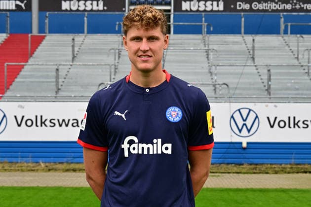 07.07.2026, Fußball, Herren, 2.BL (Bundesliga), Saison 2026 2027, Holstein Kiel, KSV, Media Day, Portraitshooting, Mannschaftsshooting Phil Harres Kiel Holstein-Stadion Schleswig-Holstein Deutschland *** July 7, 2026, Soccer, Men s, 2nd Division Bundesliga, 2026–2027 Season, Holstein Kiel, KSV, Media Day, Portrait Shoot, Team Photo Shoot, Phil Harres, Kiel Holstein Stadium, Schleswig-Holstein, Germany