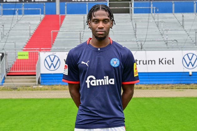 07.07.2026, Fußball, Herren, 2.BL (Bundesliga), Saison 2026 2027, Holstein Kiel, KSV, Media Day, Portraitshooting, Mannschaftsshooting Faride Alidou Kiel Holstein-Stadion Schleswig-Holstein Deutschland *** July 7, 2026, Soccer, Men s, 2nd Division Bundesliga, 2026–2027 Season, Holstein Kiel, KSV, Media Day, Portrait Shoot, Team Photo Shoot, Faride Alidou, Kiel Holstein Stadium, Schleswig-Holstein, Germany