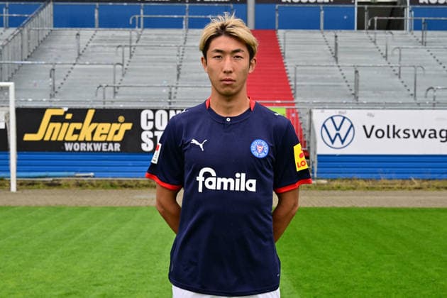 07.07.2026, Fußball, Herren, 2.BL (Bundesliga), Saison 2026 2027, Holstein Kiel, KSV, Media Day, Portraitshooting, Mannschaftsshooting Hiroki Sekine Kiel Holstein-Stadion Schleswig-Holstein Deutschland *** July 7, 2026, Soccer, Men s, 2nd Division Bundesliga, 2026–2027 Season, Holstein Kiel, KSV, Media Day, Portrait Shoot, Team Photo Shoot, Hiroki Sekine, Kiel Holstein Stadium, Schleswig-Holstein, Germany