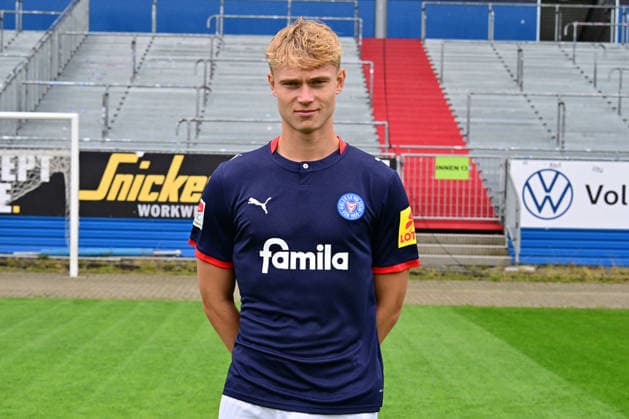 07.07.2026, Fußball, Herren, 2.BL (Bundesliga), Saison 2026 2027, Holstein Kiel, KSV, Media Day, Portraitshooting, Mannschaftsshooting Kasper Davidsen Kiel Holstein-Stadion Schleswig-Holstein Deutschland *** July 7, 2026, Soccer, Men s, 2nd Division Bundesliga, 2026–2027 Season, Holstein Kiel, KSV, Media Day, Portrait Shoot, Team Photo Shoot, Kasper Davidsen, Kiel Holstein Stadium, Schleswig-Holstein, Germany