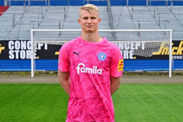 07.07.2026, Fußball, Herren, 2.BL (Bundesliga), Saison 2026 2027, Holstein Kiel, KSV, Media Day, Portraitshooting, Mannschaftsshooting Torwart Lio Rothenhagen Kiel Holstein-Stadion Schleswig-Holstein Deutschland *** July 7, 2026, Soccer, Men s, 2nd Division Bundesliga, 2026–2027 Season, Holstein Kiel, KSV, Media Day, Portrait Shoot, Team Photo Shoot, Goalie Lio Rothenhagen, Kiel Holstein Stadium, Schleswig-Holstein, Germany