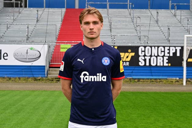 07.07.2026, Fußball, Herren, 2.BL (Bundesliga), Saison 2026 2027, Holstein Kiel, KSV, Media Day, Portraitshooting, Mannschaftsshooting Niklas Niehoff Kiel Holstein-Stadion Schleswig-Holstein Deutschland *** July 7, 2026, Soccer, Men s, 2nd Division Bundesliga, 2026–2027 Season, Holstein Kiel, KSV, Media Day, Portrait Shoot, Team Photo Shoot, Niklas Niehoff, Kiel Holstein Stadium, Schleswig-Holstein, Germany