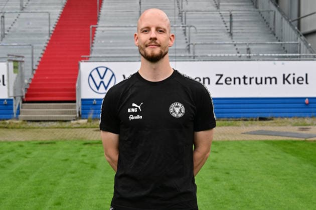 07.07.2026, Fußball, Herren, 2.BL (Bundesliga), Saison 2026 2027, Holstein Kiel, KSV, Media Day, Portraitshooting, Mannschaftsshooting Physioterapeut Gunnar Kugler Kiel Holstein-Stadion Schleswig-Holstein Deutschland *** July 7, 2026, Soccer, Men s, 2nd Division Bundesliga, 2026–2027 Season, Holstein Kiel, KSV, Media Day, Portrait Shoot, Team Photo Shoot, Physical Therapist Gunnar Kugler, Kiel Holstein Stadium, Schleswig-Holstein, Germany