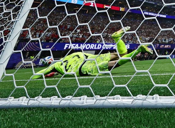 FIFA World Cup, WM, Weltmeisterschaft, Fussball 2026 - Round of 16 - Argentina vs Egypt Egypt goalkeeper Mostafa Shoubir saves a penalty from Lionel Messi of Argentina (not pictured) during the FIFA World Cup 2026 Round of 16 match Argentina against Egypt, in Atlanta, USA, 07 July 2026. ATLANTA United States  Copyright: xRONALDxWITTEKx
