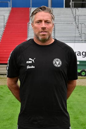 07.07.2026, Fußball, Herren, 2.BL (Bundesliga), Saison 2026 2027, Holstein Kiel, KSV, Media Day, Portraitshooting, Mannschaftsshooting Co-Trainer Michael Wimmer Kiel Holstein-Stadion Schleswig-Holstein Deutschland *** July 7, 2026, Soccer, Men s, 2nd Division Bundesliga, 2026–2027 Season, Holstein Kiel, KSV, Media Day, Portrait Shoot, Team Photo Shoot, Assistant Coach Michael Wimmer, Holstein Kiel Stadium, Schleswig-Holstein, Germany