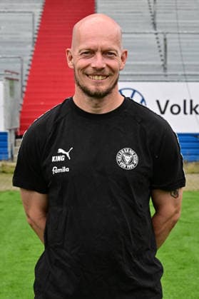 07.07.2026, Fußball, Herren, 2.BL (Bundesliga), Saison 2026 2027, Holstein Kiel, KSV, Media Day, Portraitshooting, Mannschaftsshooting Physioterapeut David Hallmann Kiel Holstein-Stadion Schleswig-Holstein Deutschland *** July 7, 2026, Soccer, Men s, 2nd Division Bundesliga, 2026–2027 Season, Holstein Kiel, KSV, Media Day, Portrait Shoot, Team Photo Shoot, Physical Therapist David Hallmann, Kiel Holstein Stadium, Schleswig-Holstein, Germany