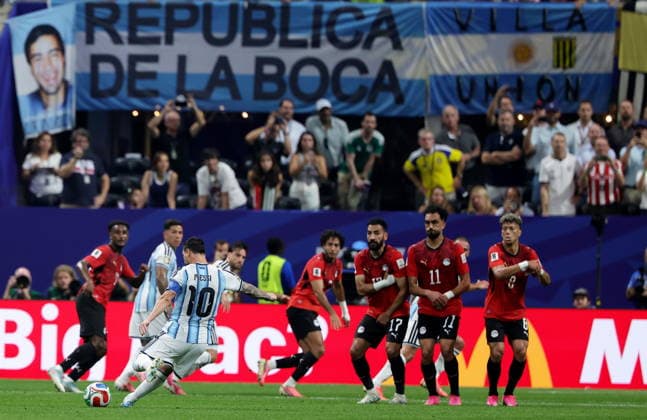 FIFA World Cup, WM, Weltmeisterschaft, Fussball 2026 - Round of 16 - Argentina vs Egypt Lionel Messi of Argentina takes a free kick during the FIFA World Cup 2026 Round of 16 match Argentina against Egypt, in Atlanta, USA, 07 July 2026. ATLANTA United States  Copyright: xCRISTOBALxHERRERA-ULASHKEVICHx