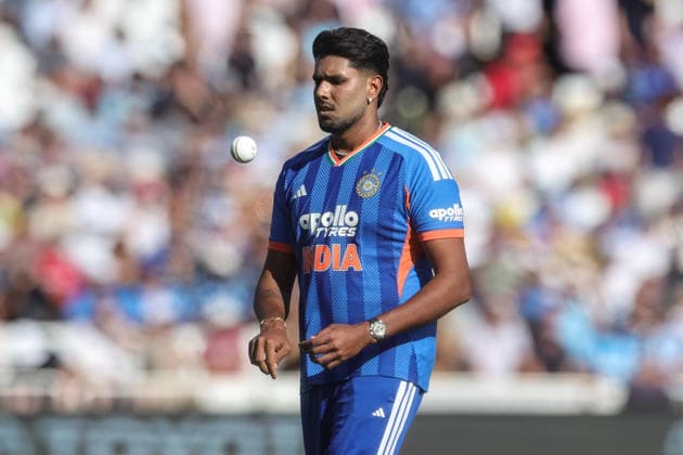 Third Vitality T20 International England v India Harshit Rana of India juggles the ball during the Third Vitality T20 international match, Länderspiel, Nationalmannschaft England vs India at Trent Bridge, Nottingham, United Kingdom on 07 July 2026 (Photo by Mark Cosgrove News Images) Nottingham Trent Bridge Nottinghamshire United Kingdom Copyright: xMarkxCosgrove NewsxImagesx