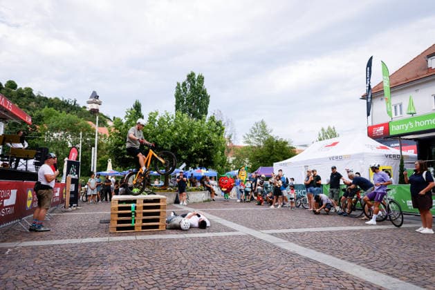 CYCLING - Oesterreich Rundfahrt 2026 GRAZ,AUSTRIA,07.JUL.26 - CYCLING - Tour of Austria, team presentation. Image shows stunt cyclist event.  GEPAxpictures xJamesxDoak