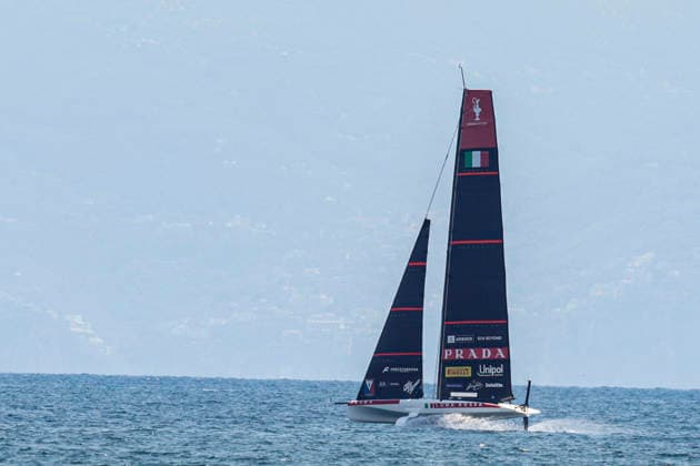 Emirates Team New Zealand and Prada Luna Rossa Test AC40s in Naples The two AC40 yachts of Emirates Team New Zealand and Prada Luna Rossa took part in a test sailing session in the Gulf of Naples ahead of the America™s Cup qualifiers scheduled for September. The training session allowed both crews to fine-tune their boats and sailing strategies while offering spectators a preview of the high-performance foiling yachts that will compete in one of the world s most prestigious sailing events. _BPH9920 Copyright: xAntonioxBalascox