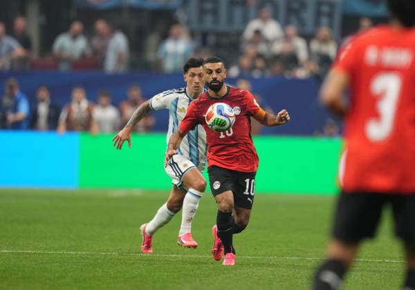 Mohamed Salah (Egypt) and Lisandro Martinez (Argentina) during Argentina and Egypt, Round of 16 FIFA World Cup, WM, Weltmeisterschaft, Fussball 2026, Atlanta Stadium, Atlanta, United States on July 7, 2026. Thor Wegner DeFodi Images. (Photo by DeFodi Images) - *** Mohamed Salah of Egypt and Lisandro Martinez of Argentina during the Round of 16 match between Argentina and Egypt at the 2026 FIFA World Cup, held at Atlanta Stadium in Atlanta, United States, on July 7, 2026. Photo by Thor Wegner, DeFodi Images