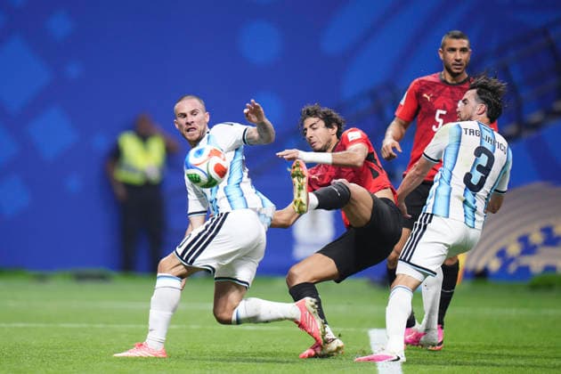 Argentina v Egypt: Round of 16 - FIFA World Cup, WM, Weltmeisterschaft, Fussball 2026 Alexis Mac Allister of Argentina and Mohamed Hany of Egypy compete for the ball during the FIFA World Cup 2026 Round of 16 match between Argentina and Egypt at Atlanta Stadium on July 07, 2026 in Atlanta, Georgia. Atlanta GA United States  Copyright: xJosexBretonx originalFilename:bretonhernandez-argentin260707_npQC3.jpg