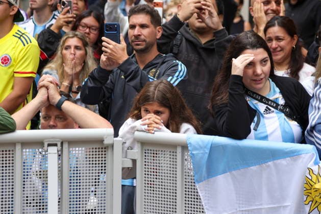 FIFA World Cup, WM, Weltmeisterschaft, Fussball 2026 - Watch party in New York Argentina fans watch a public broadcast of the FIFA World Cup 2026 Round of 16 match Argentina against Egypt at the NYNJ World Cup 26 & Telemundo Fan Village at Rockefeller Center in New York, New York, USA, 07 July 2026. NEW YORK NEW YORK UNITED STATES  Copyright: xSARAHxYENESELx