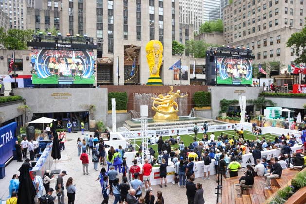 FIFA World Cup, WM, Weltmeisterschaft, Fussball 2026 - Watch party in New York People watch a public broadcast of FIFA WOrld Cup 2026 Round of 16 match Argentina against Egypt at the NYNJ World Cup 26 & Telemundo Fan Village at Rockefeller Center in New York, New York, USA, 07 July 2026. NEW YORK NEW YORK UNITED STATES  Copyright: xSARAHxYENESELx