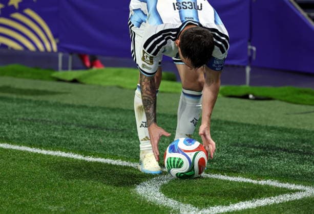 FIFA World Cup, WM, Weltmeisterschaft, Fussball 2026 - Round of 16 - Argentina vs Egypt Lionel Messi of Argentina prepares for a corner kick during the FIFA World Cup 2026 Round of 16 match Argentina against Egypt, in Atlanta, USA, 07 July 2026. ATLANTA United States  Copyright: xCRISTOBALxHERRERA-ULASHKEVICHx
