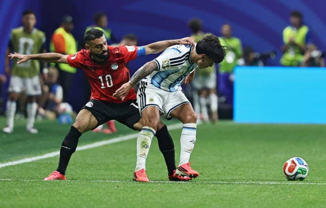 FIFA World Cup, WM, Weltmeisterschaft, Fussball 2026 - Round of 16 - Argentina vs Egypt Mo Salah of Egypt (L) and Lisandro Martinez of Argentina in action during the FIFA World Cup 2026 Round of 16 match Argentina against Egypt, in Atlanta, USA, 07 July 2026. ATLANTA United States  Copyright: xRONALDxWITTEKx