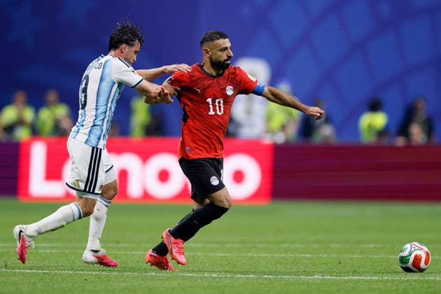 Argentina v Egypt: Round of 16 - FIFA World Cup, WM, Weltmeisterschaft, Fussball 2026 Nicolas Tagliafico of Argentina and Mohamed Salah of Egypt challenge during the FIFA World Cup 2026 Round of 16 match between Argentina and Egypt at Atlanta Stadium on July 7, 2026 in Atlanta, United States. Atlanta Atlanta Stadium GA United States Copyright: xAllstarxPicturexLibraryxLtdx