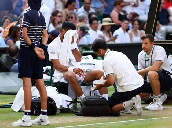 Novak Djokovic receives treatment during his quarter-final match Wimbledon Tennis Championships, Day 9, The All England Lawn Tennis and Croquet Club, London, UK - 07 Jul 2026London The All England Lawn Tennis and United Kingdom  Copyright: xKieranxMcManus Shutterstockx 16978030cr
