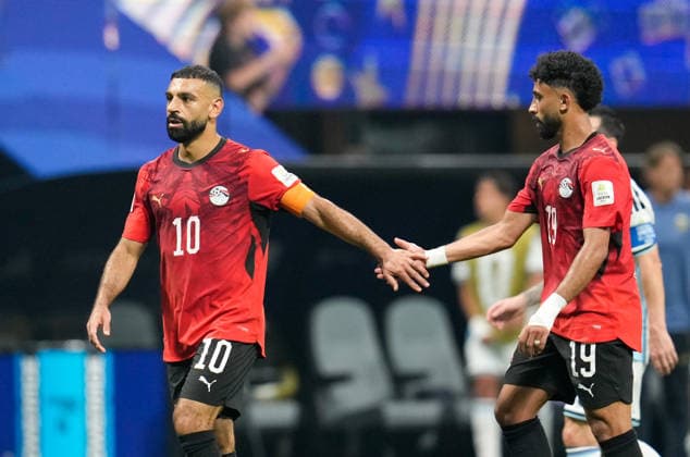 Mohamed Salah (Aegypten, 10) und Marwan Attia (Aegypten, 19) verlassen zur Halbzeit den Platz. USA, FIFA Weltmeisterschaft, Achtelfinale, Argentinien vs Aegypten, Atlanta, 07.07.2026 FIFA Weltmeisterschaft, Achtelfinale, Argentinien vs Aegypten, Atlanta, 07.07.2026 Atlanta *** Mohamed Salah of Egypt, 10, and Marwan Attia of Egypt, 19, leave the field at halftime. USA, FIFA World Cup, Round of 16, Argentina vs. Egypt, Atlanta, July 7, 2026 FIFA World Cup, Round of 16, Argentina vs. Egypt, Atlanta, July 7, 2026 Atlanta Copyright: xEibner-Pressefoto ScottxColemanx EP_SCN