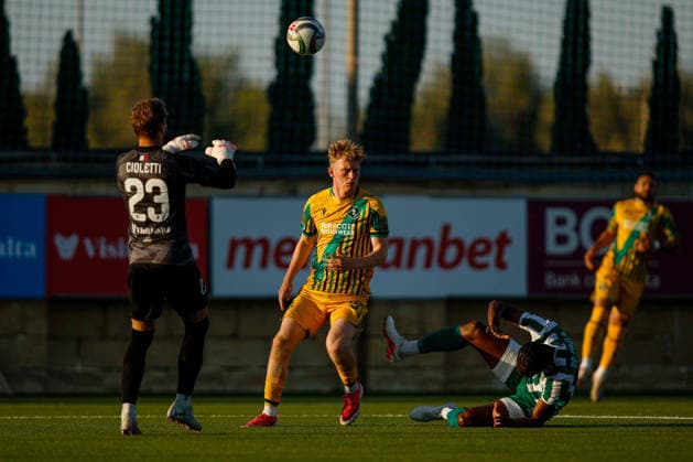 UEFA Champions League First Qualifying Round First Leg, Centenary Stadium, Attard, Malta 7 7 2026 Floriana vs Shamrock Rovers Shamrock Rovers Michael Noonan in action with Floriana™s Guilherme Cioletti Michael Noonan in action with Guilherme Cioletti 7 7 2026  Copyright: xDARRINxZAMMITxLUPIx __ZL4294