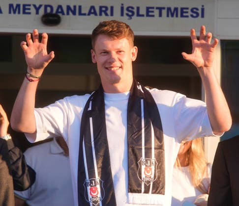 Goalkeeper Alexander Nubel in Istanbul for Besiktas ISTANBUL, TURKIYE - JULY 7: German goalkeeper Alexander Nubel, with whom Besiktas has announced an agreement in principle, poses for a photo after arriving at Ataturk Airport General Aviation Terminal in Istanbul, Turkiye, on July 7, 2026. Erhan Elaldi Anadolu Istanbul Turkey. Editorial use only. Please get in touch for any other usage.  Copyright: x2026xAnadoluxErhanxElaldix