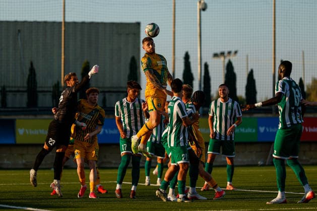 UEFA Champions League First Qualifying Round First Leg, Centenary Stadium, Attard, Malta 7 7 2026 Floriana vs Shamrock Rovers Shamrock Rovers Lee Grace wins a header Lee Grace wins a header 7 7 2026  Copyright: xDARRINxZAMMITxLUPIx __DZ1757