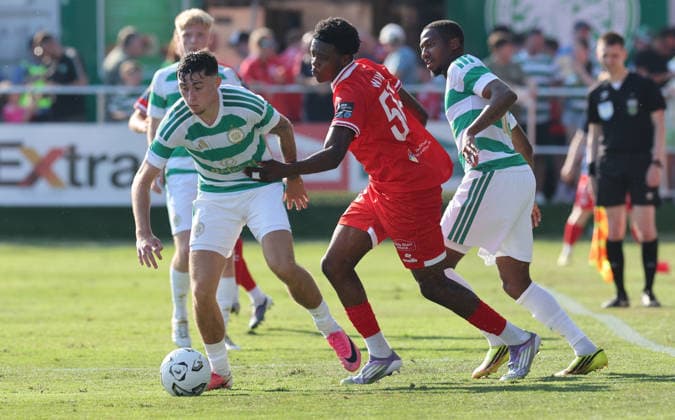 Colby Donovan of Celtic and Joey Wuna of Shelbourne Shelbourne FC v Celtic , Preseason Friendly, Football, Tolka Park, Dublin, Ireland - 07 Jul 2026Dublin Tolka Park Ireland  Copyright: xLorrainexO Sullivan Shutterstockx 16980106q