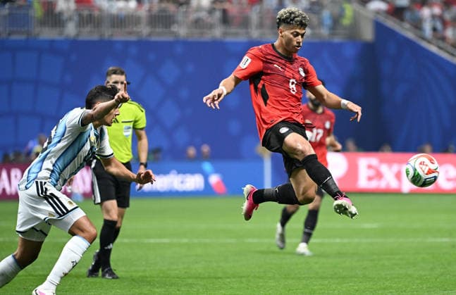 (260708) -- ATLANTA, July 8, 2026 -- Emam Ashour (top) of Egypt competes during the round of 16 match between Argentina and Egypt at the 2026 FIFA World Cup, WM, Weltmeisterschaft, Fussball at Atlanta Stadium in Atlanta, the United States, July 7, 2026. ) (SP)U.S.-ATLANTA-FOOTBALL-FIFA WORLD CUP-ROUND OF 16-ARG VS EGY ChenxYichen 