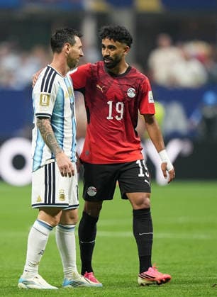 (260708) -- ATLANTA, July 8, 2026 -- Lionel Messi (L) of Argentina talks to Marawan Attia of Egypt during the round of 16 match between Argentina and Egypt at the 2026 FIFA World Cup, WM, Weltmeisterschaft, Fussball at Atlanta Stadium in Atlanta, the United States, July 7, 2026. ) (SP)U.S.-ATLANTA-FOOTBALL-FIFA WORLD CUP-ROUND OF 16-ARG VS EGY HuangxZongzhi 