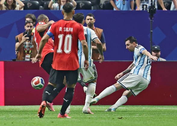 FIFA World Cup, WM, Weltmeisterschaft, Fussball 2026 - Round of 16 - Argentina vs Egypt Lionel Messi of Argentina (R) scores the 2-2 equalizing goal during the FIFA World Cup 2026 Round of 16 match Argentina against Egypt, in Atlanta, USA, 07 July 2026. ATLANTA United States  Copyright: xRONALDxWITTEKx