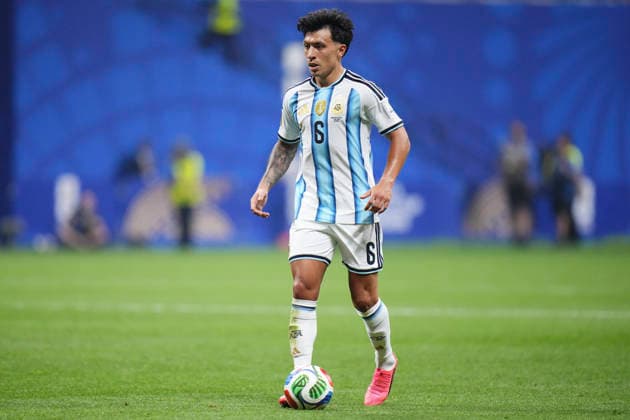 Argentina v Egypt: Round of 16 - FIFA World Cup, WM, Weltmeisterschaft, Fussball 2026 Lisandro Martinez of Argentina runs with the ball during the FIFA World Cup 2026 Round of 16 match between Argentina and Egypt at Atlanta Stadium on July 07, 2026 in Atlanta, Georgia. Atlanta GA United States  Copyright: xJosexBretonx originalFilename:bretonhernandez-argentin260707_npMHR.jpg