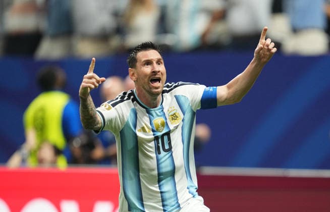 Lionel Andres Messi (Argentina) scores and celebrates his teams second goal during Argentina and Egypt, Round of 16 FIFA World Cup, WM, Weltmeisterschaft, Fussball 2026, Atlanta Stadium, Atlanta, United States on July 7, 2026. Thor Wegner DeFodi Images. (Photo by DeFodi Images) - *** Lionel Andres Messi of Argentina scores and celebrates his team s second goal during the Round of 16 match between Argentina and Egypt at the 2026 FIFA World Cup at Atlanta Stadium in Atlanta, United States, on July 7, 2026. Photo by Thor Wegner, DeFodi Images